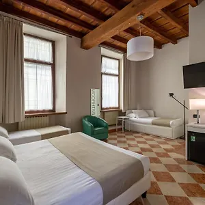 https://residenza-accademia.it-lombardy.com
